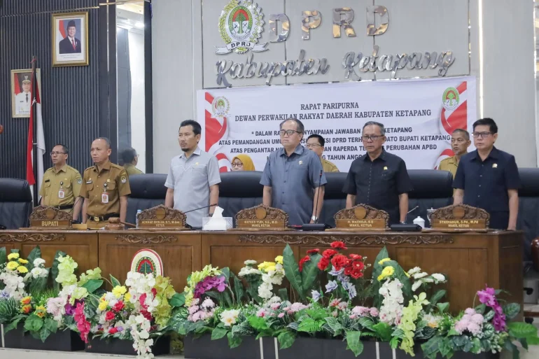 SEKDA KETAPANG SAMPAIKAN JAWABAN BUPATI ATAS PANDANGAN FRAKSI.jpg