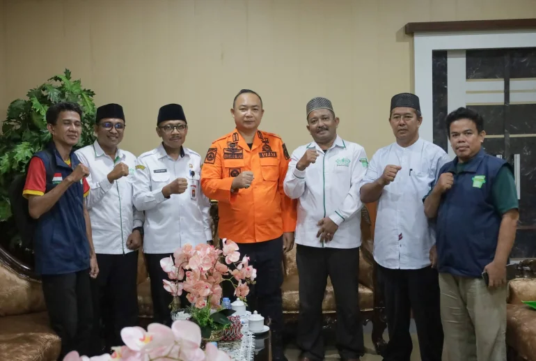 Bupati Ketapang Terima Audiensi LAZISNU.jpg