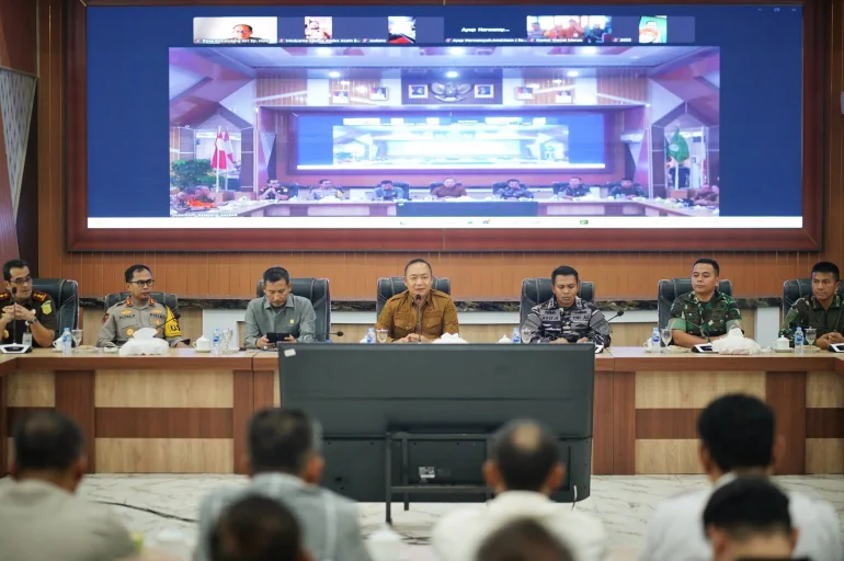 BUPATI KETAPANG TEGASKAN.jpg