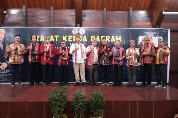 PAKOMOANT DAYAK.jpg