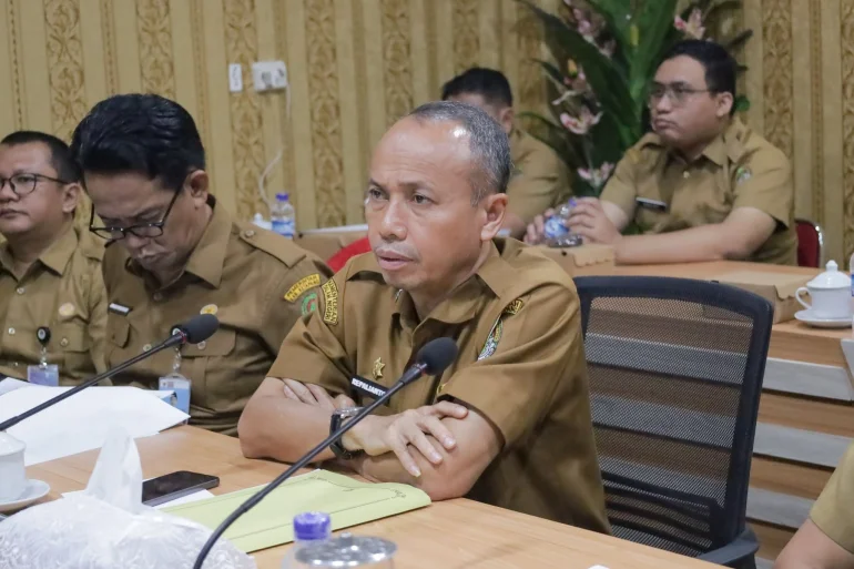 SEKDA KETAPANG HADIRI RAPAT KERJA GUBERNUR KALBAR.jpg