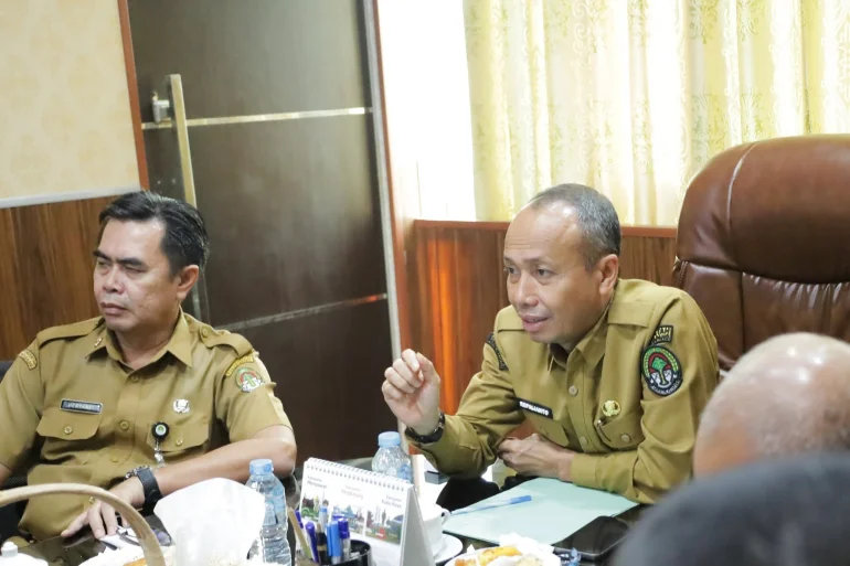 PIMPIN RAPAT TIM PENILAI MEDIA SOSIAL.jpg